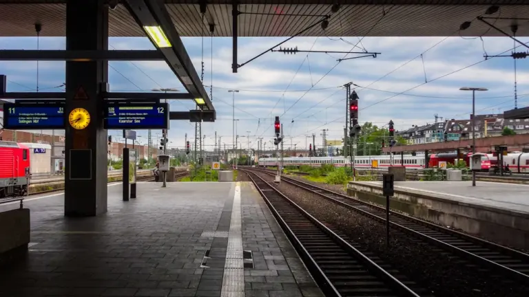 Bahnverkehr am 12. August: Verspätungen richtig prüfen