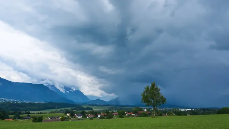DWD-Warnlage am 16. August: Landkreis aktuell prüfen
