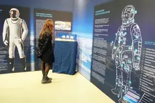 „Inside the Suit“ in München: Raumanzüge bis 30. November