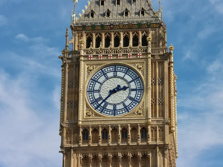 Großbritannien-Reise: Zeitumstellung am 25. Oktober 2026