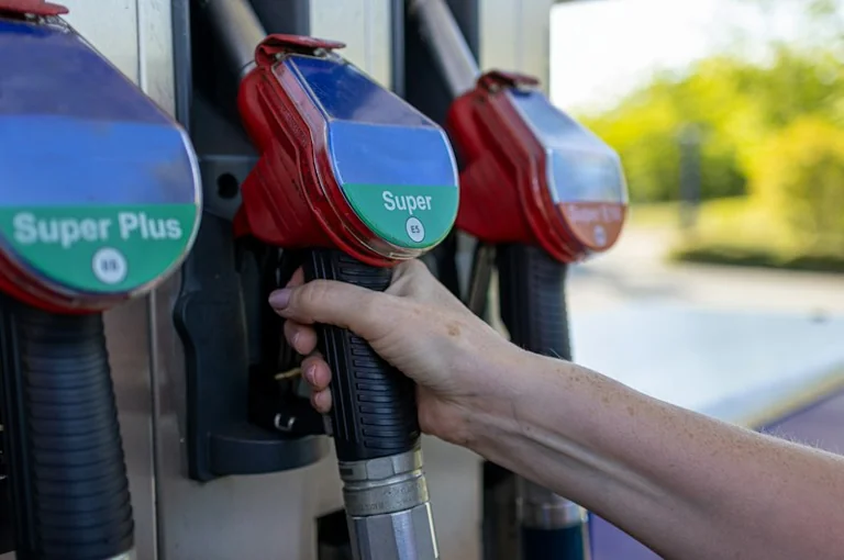Benzin und Diesel vergleichen: So lohnt sich der Tankstellen-Check