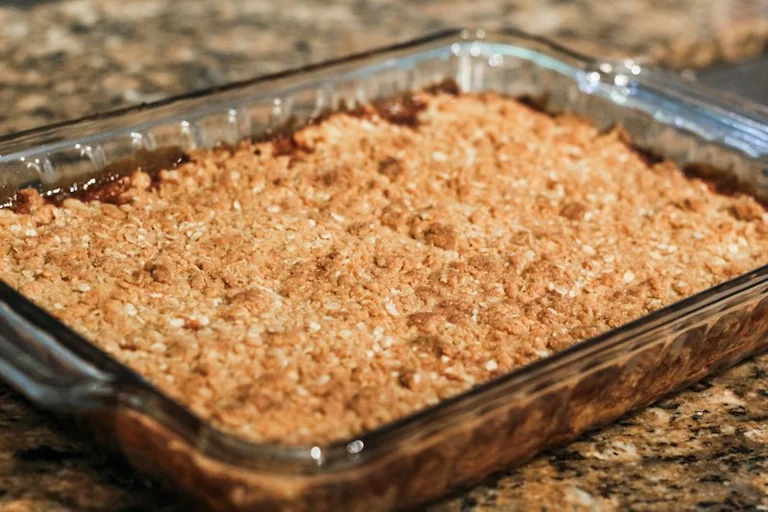 Birnen-Crumble: Einfaches Herbstdessert mit knusprigen Streuseln