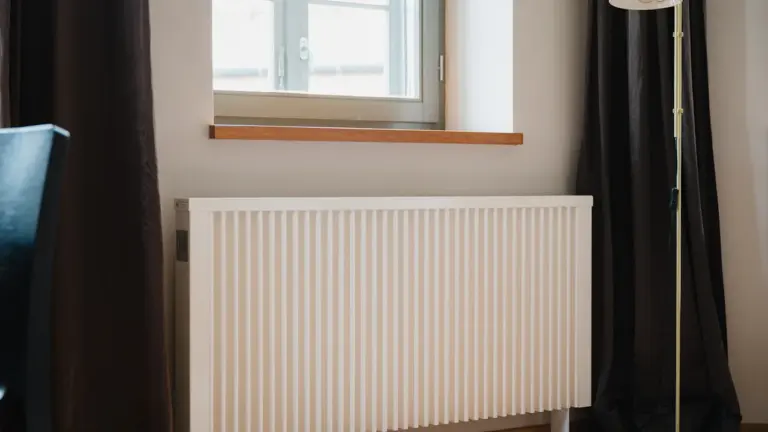 Heizkosten im Herbst senken: So wirken Thermostat und Lüften