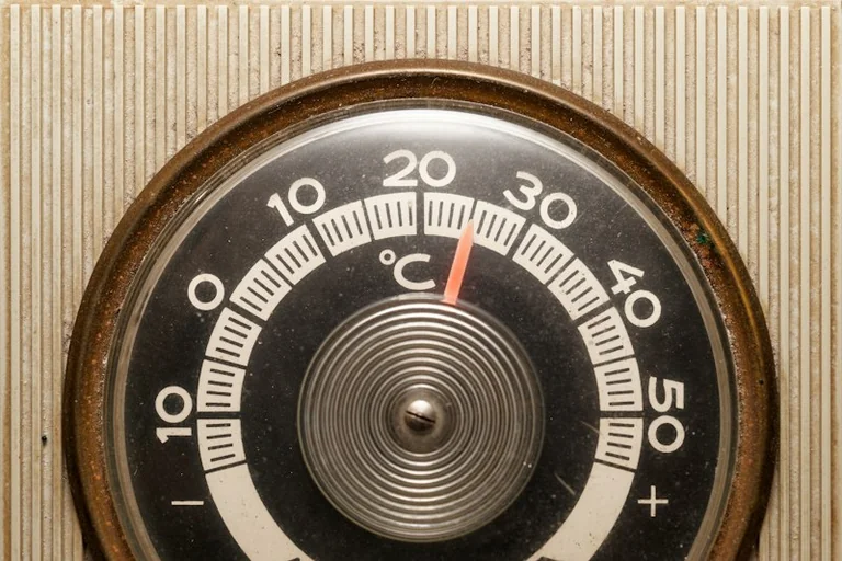 Heizkosten im Herbst senken: So wirken Thermostat und Lüften