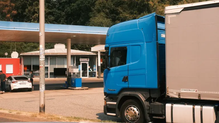 Spritpreise entlang der Route vergleichen: So sparen Sie beim Tanken