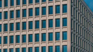 Welttag der psychischen Gesundheit: Belastung im Job ansprechen